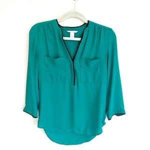 Green Women’s H&M Work Blouse - size US6 (small)